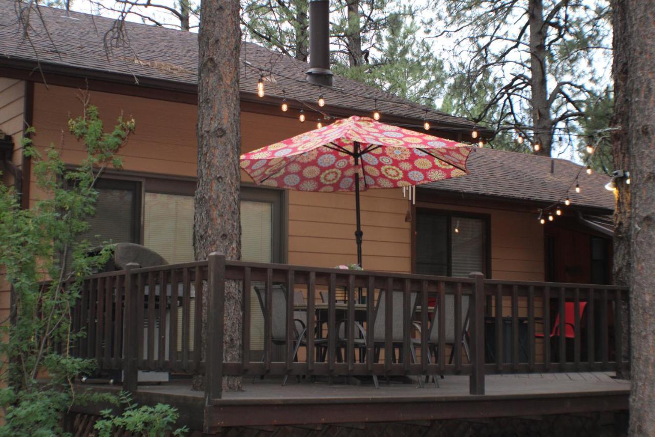 Kathys Cabin, King Bed, Hot Tub, Near-Nau & Downtown Attractions, Perfect Year-Round Mountain Getaway سارية العلم المظهر الخارجي الصورة