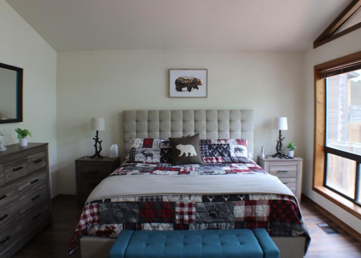 Kathys Cabin, King Bed, Hot Tub, Near-Nau & Downtown Attractions, Perfect Year-Round Mountain Getaway سارية العلم المظهر الخارجي الصورة